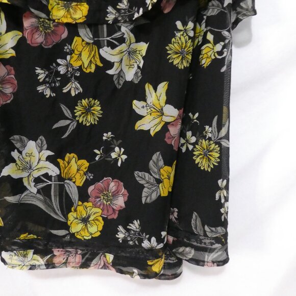 LOVE & LEGEND | 1X | Floral Print Blouse With Ruffled Sleeves - Picture 8 of 13